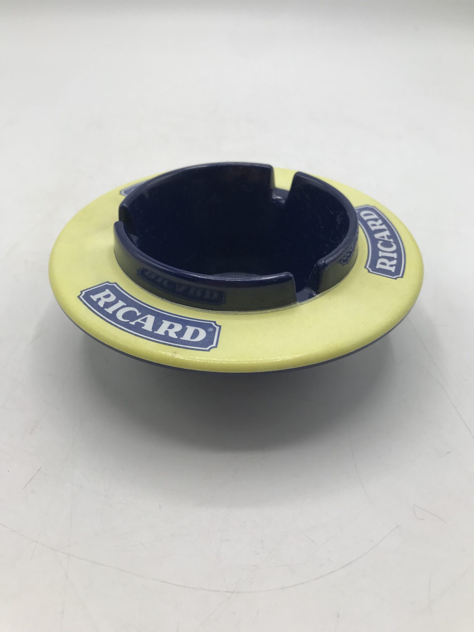 Cendrier Publicitaire Ricard En Opale Jaune – Vintage France – Collection