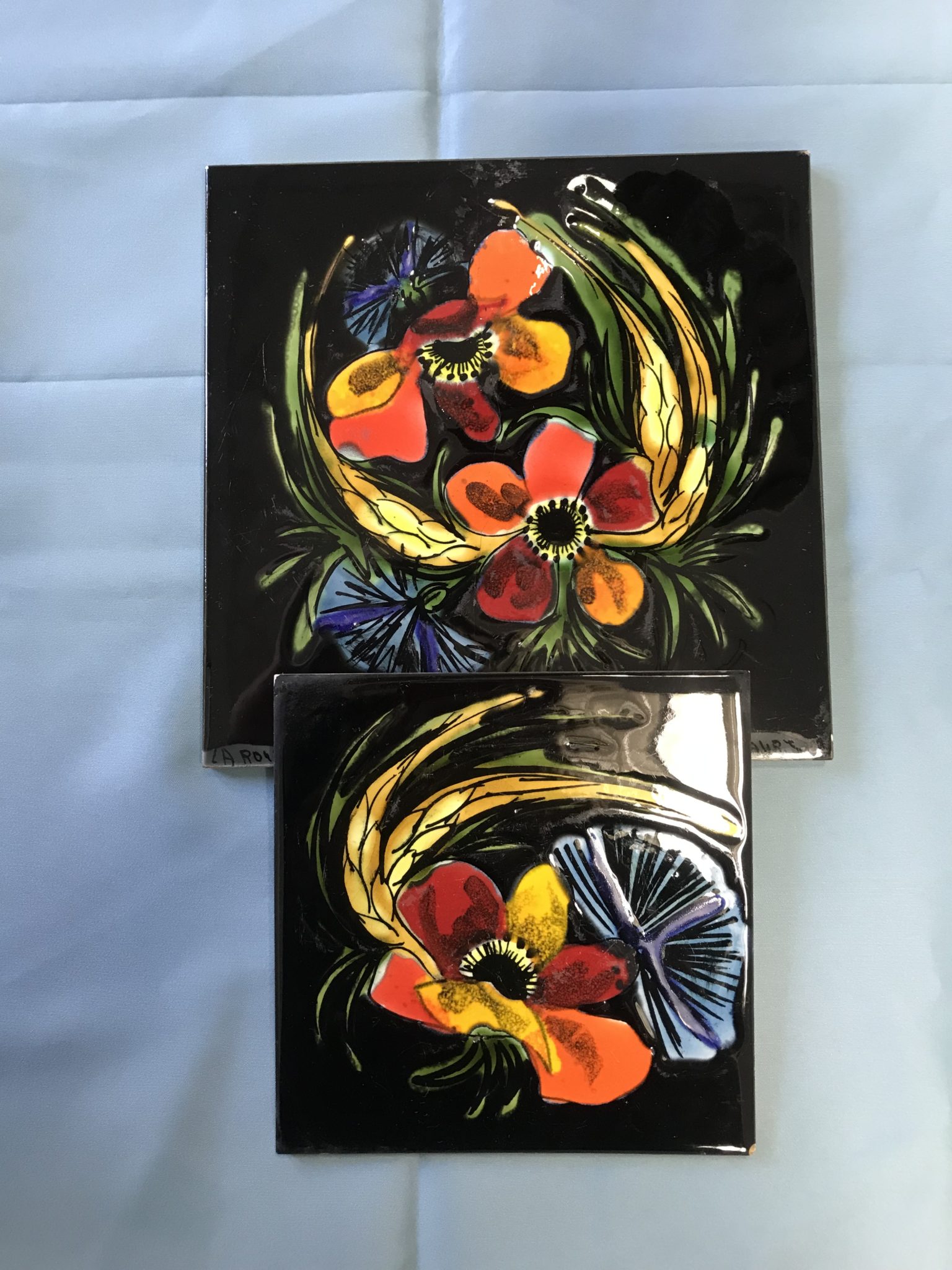 Lot de 3 assiettes à dessert HBCM modèle Edouard Bleu/Rouge Faïence Borduré/Floral,Végétal