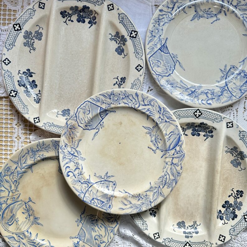 Composition de 5 assiettes Terre de fer et Lunéville