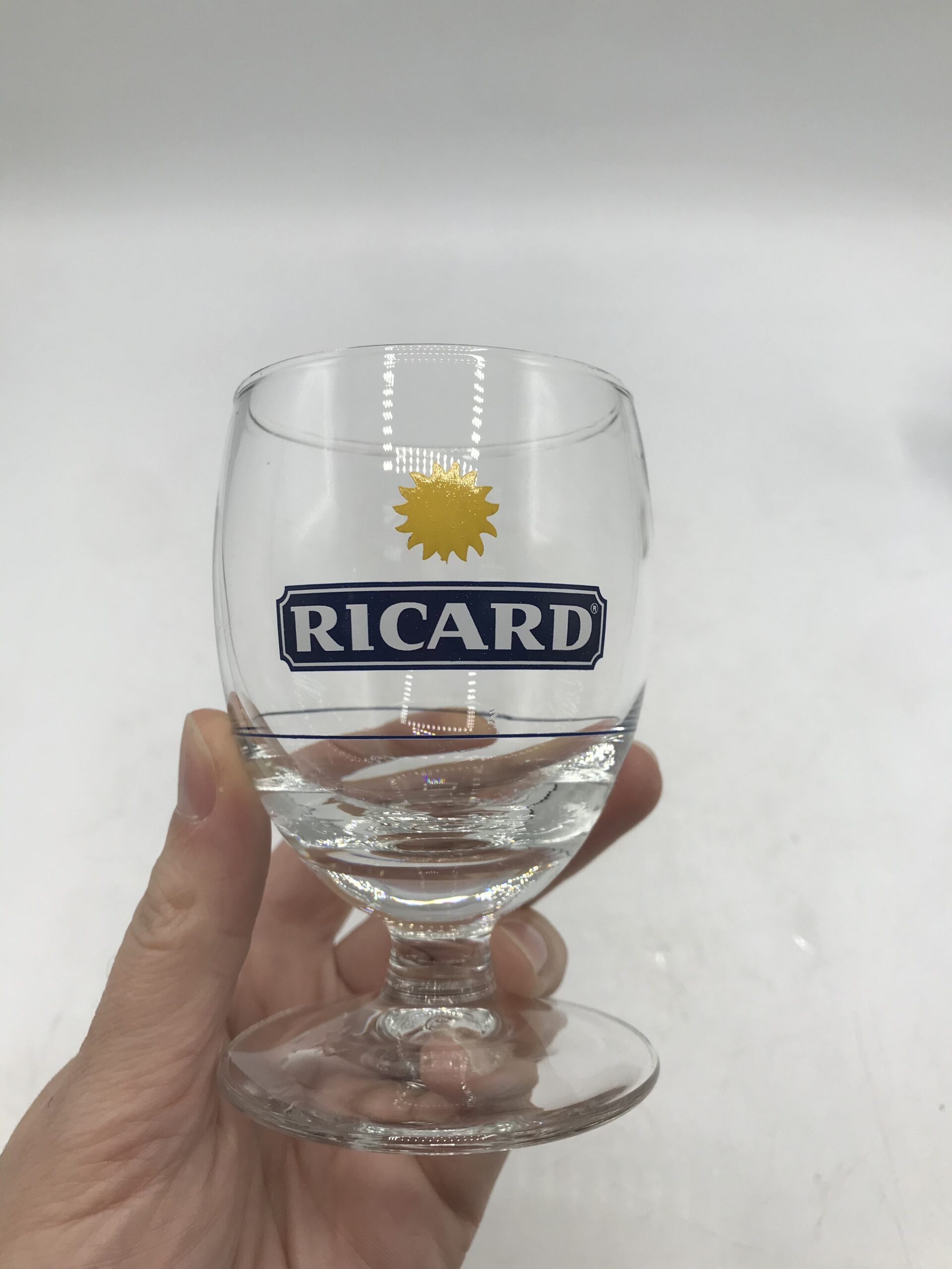 RICARD (1 LITRE) + 2 VERRES ET UNE CARAFE Comparer les prix de RICARD (1  LITRE) + 2 VERRES ET UNE CARAFE sur Hellopro.fr