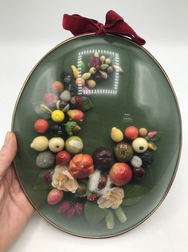 cadre ovale verre bombé couronne de fruits