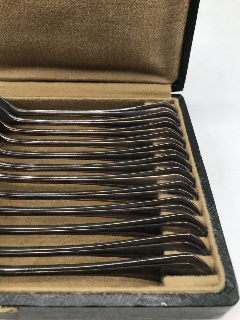 Coffret de 12 fourchettes à dessert en métal argenté Christofle – Image 10