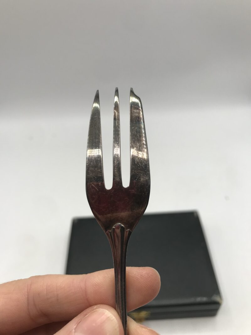 Coffret de 12 fourchettes à dessert en métal argenté Christofle – Image 7