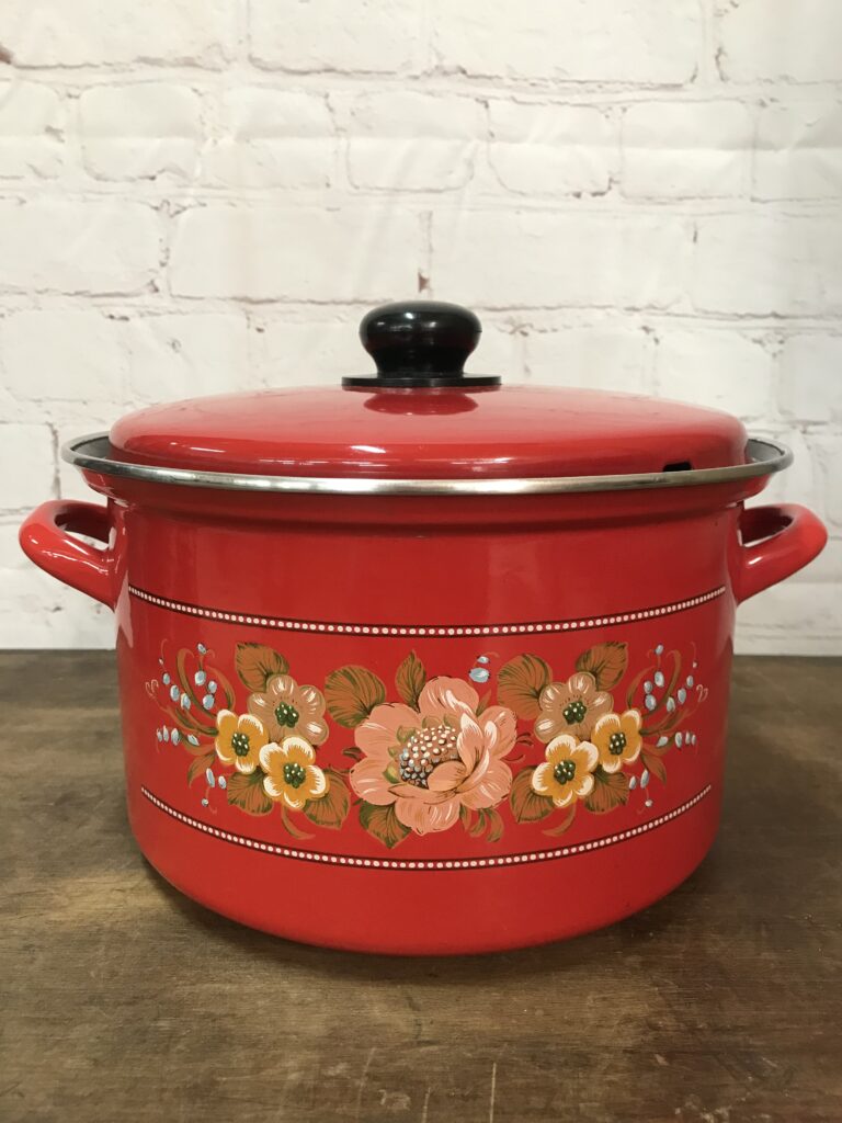 Faitout Fonte Émaillée Pétales Blanc avec Bouton Doré 26 cm Le Creuset