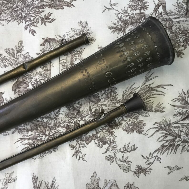 Ancienne trompette de grande taille