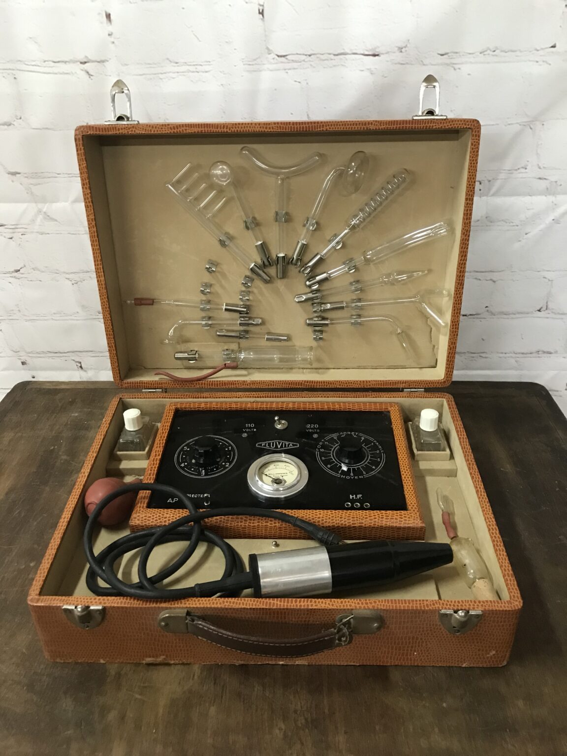 Malette coffret FLUVIA appareil électro-médical années 40 ...