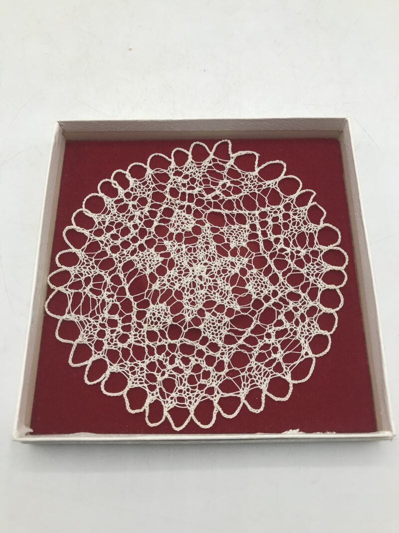 Lot de 5 napperons ronds crochet et dentelle – Image 4