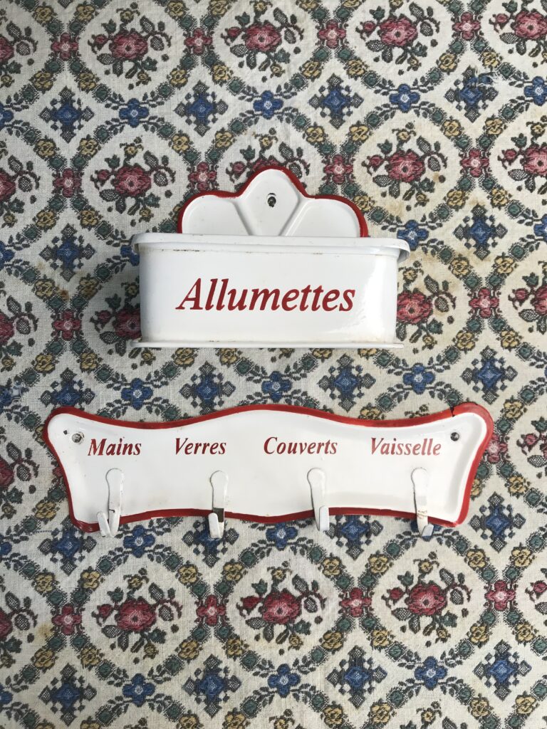 Porte-boîte D'allumettes Mural Vintage Rouge - Vers 1900/1950, En Métal, Occasion