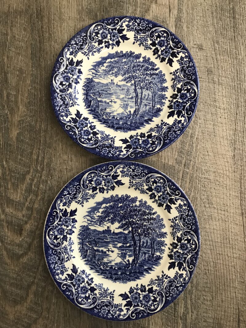 Duo de petites assiettes Staffordshire