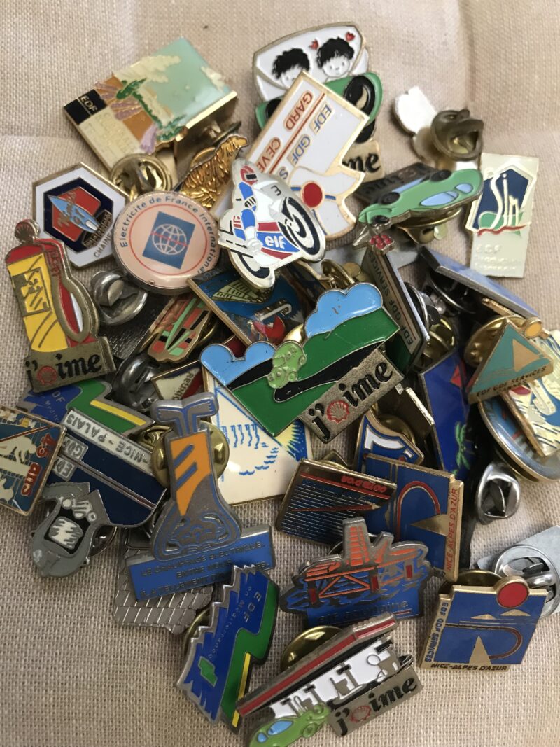 collection de 45 pin's vintage EDF