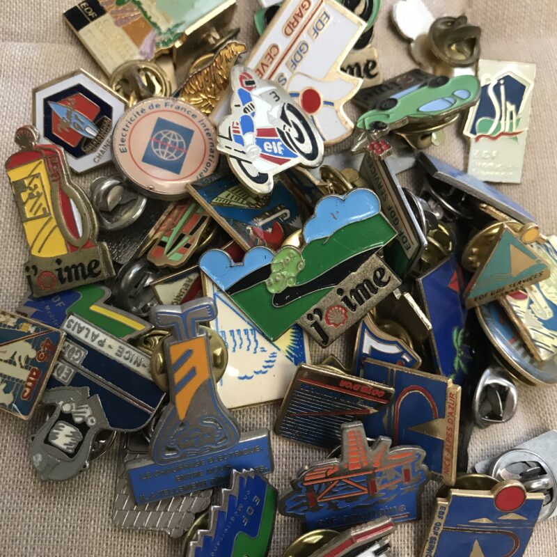 collection de 45 pin's vintage EDF