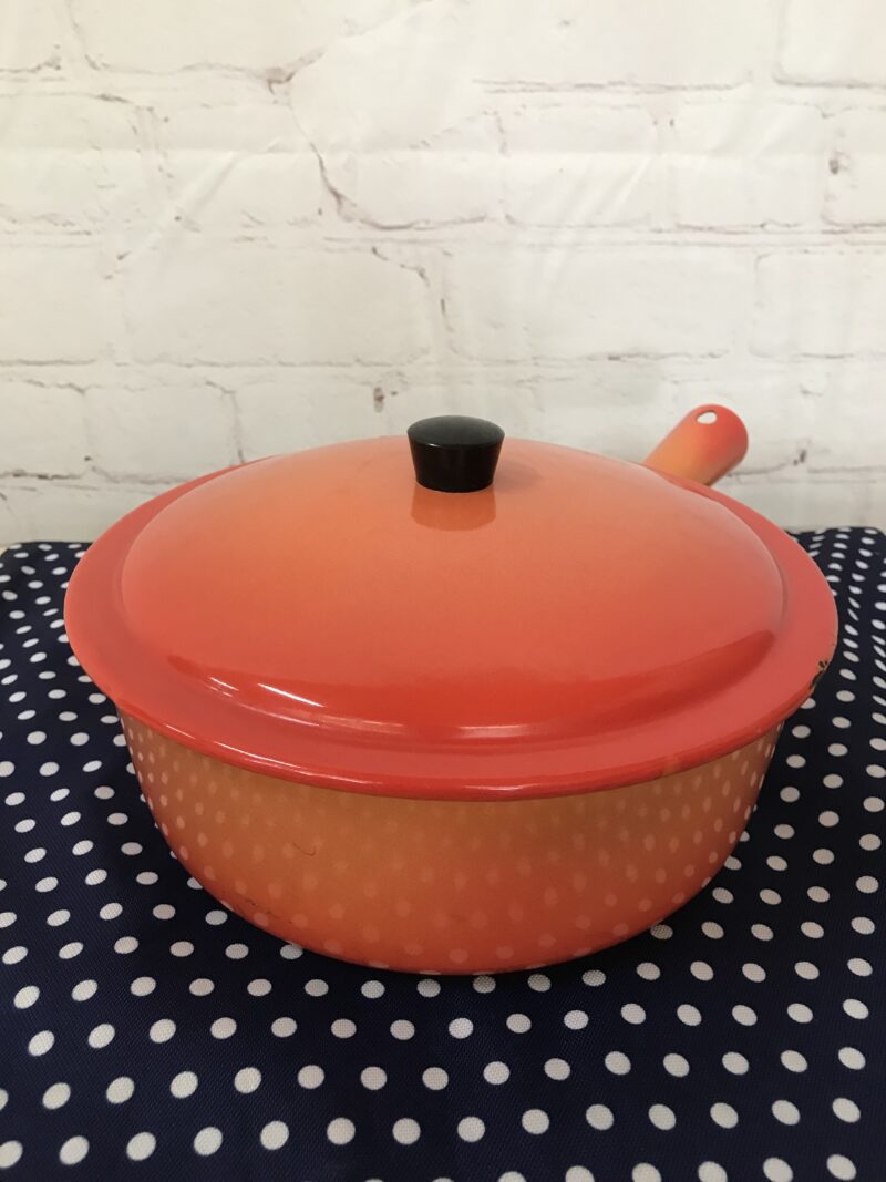 Sauteuse en émail orange vintage