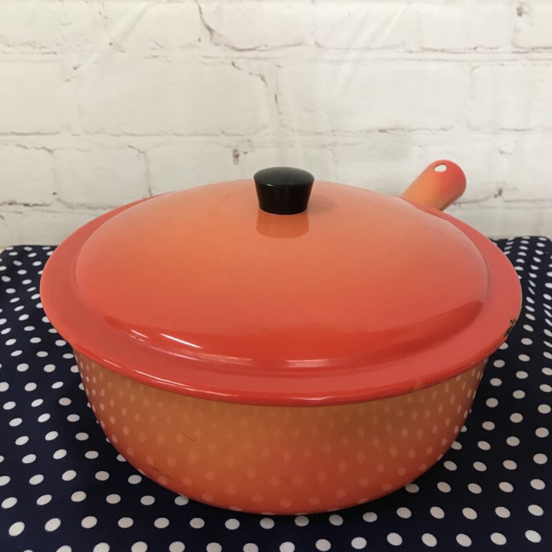 Sauteuse en émail orange vintage