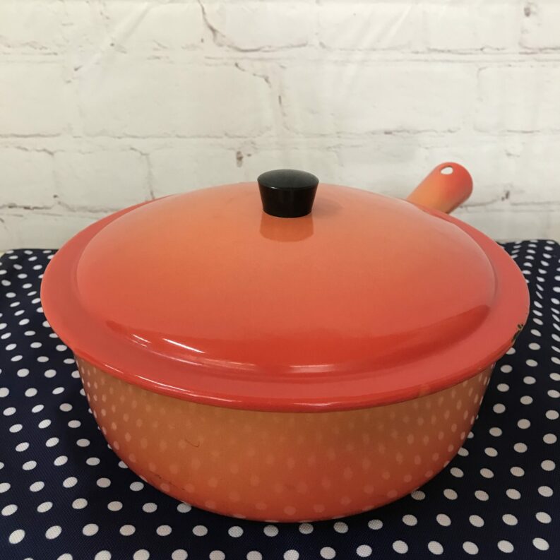 Sauteuse en émail orange vintage