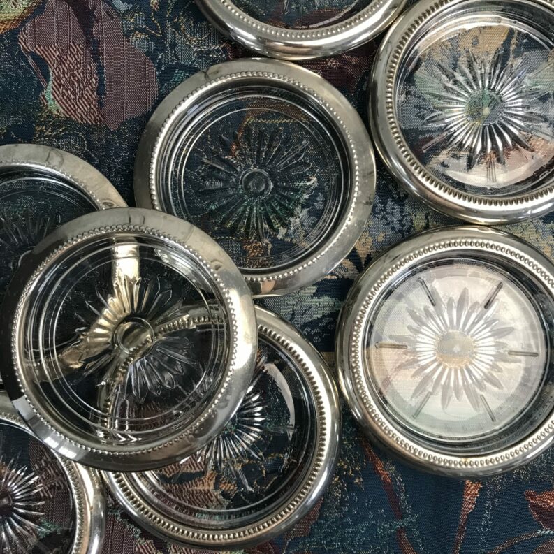 Lot de 8 sous verre vintage métal argenté style Leonard Silverplate