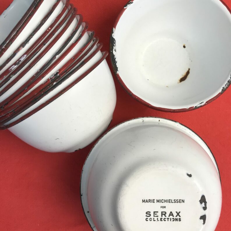 Bols en émail blanc liseré rouge SERAX