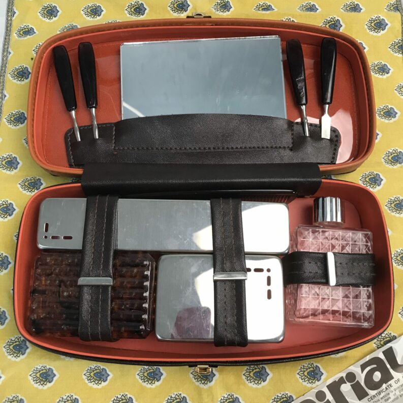 Trousse de toilette vintage voyage