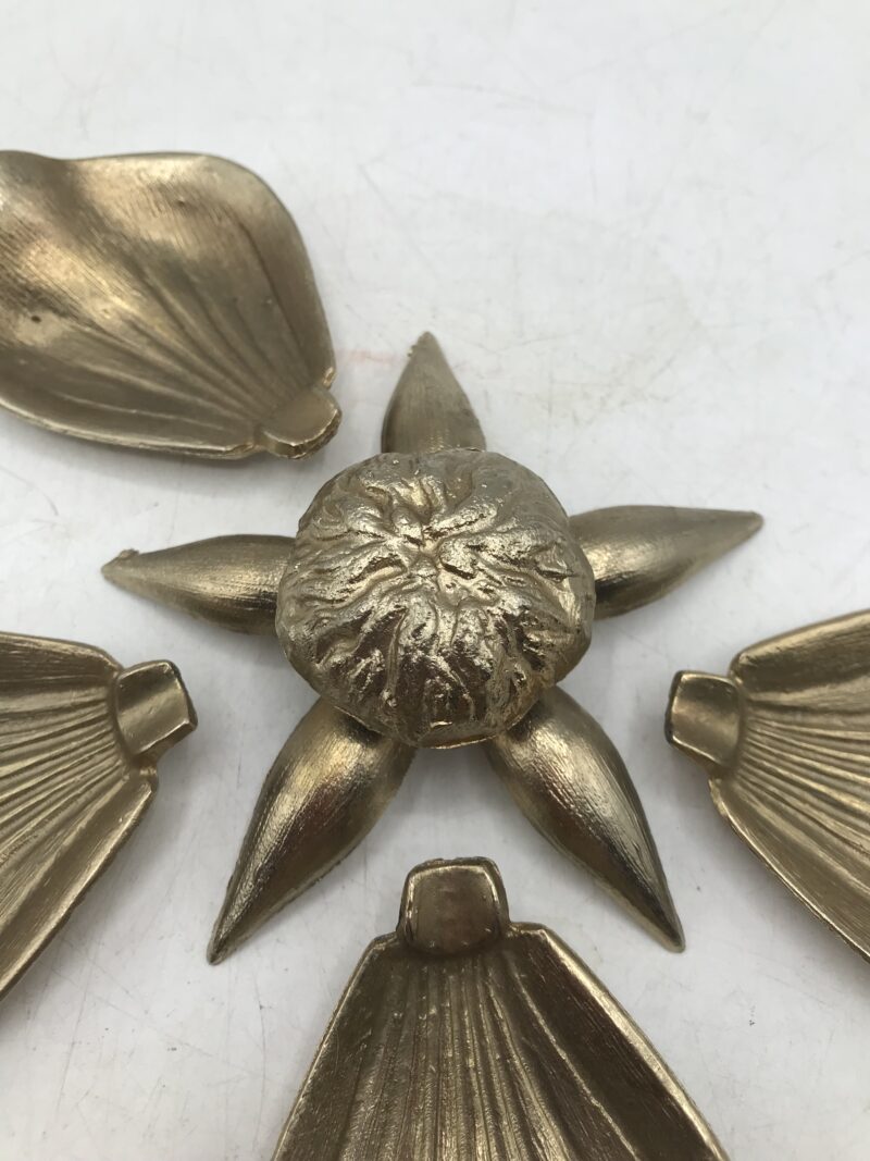 Cendrier fleur doré vintage – Image 3