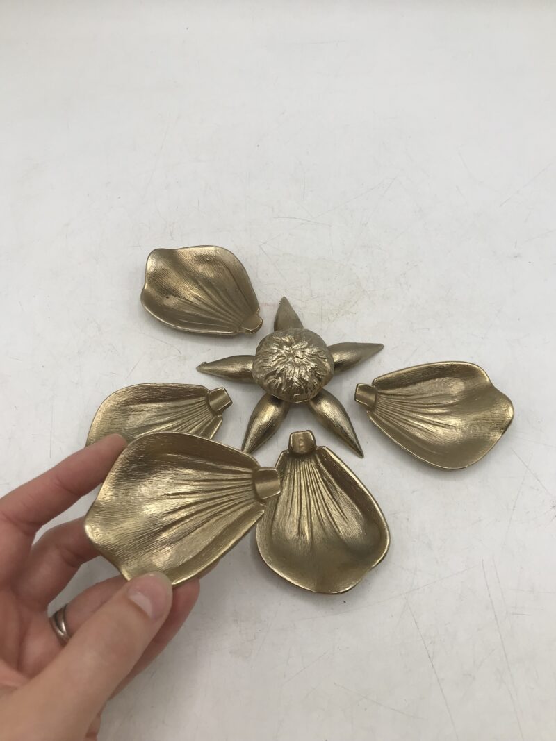Cendrier fleur doré vintage – Image 4