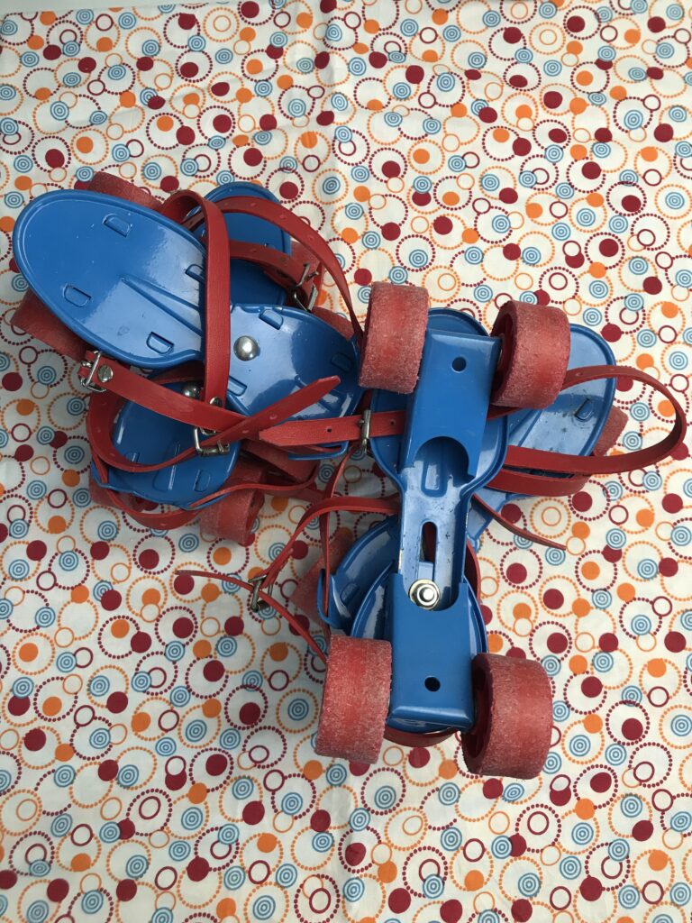 Paire De Patins à Roulettes Vintage Années 60 – Occasion