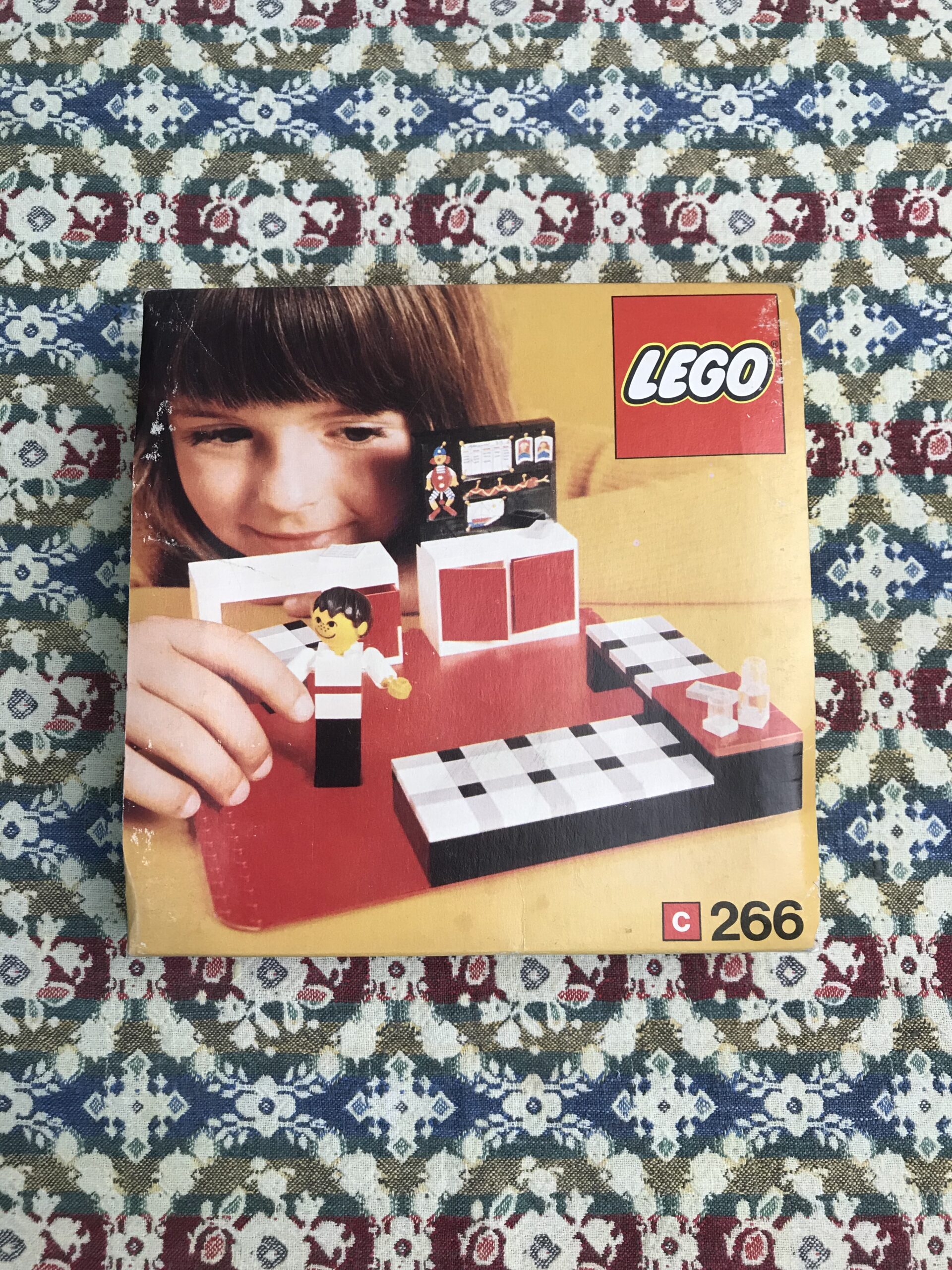 Boite LEGO C266 - Ressourcerie Histoires Sans Fin
