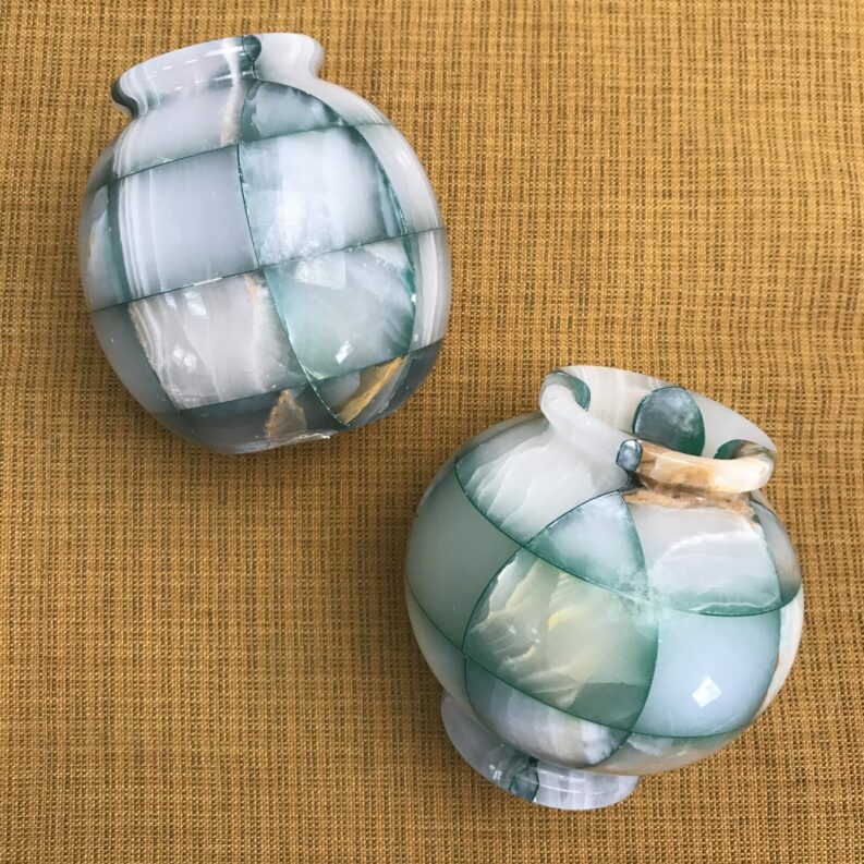 vase pierre marbrée