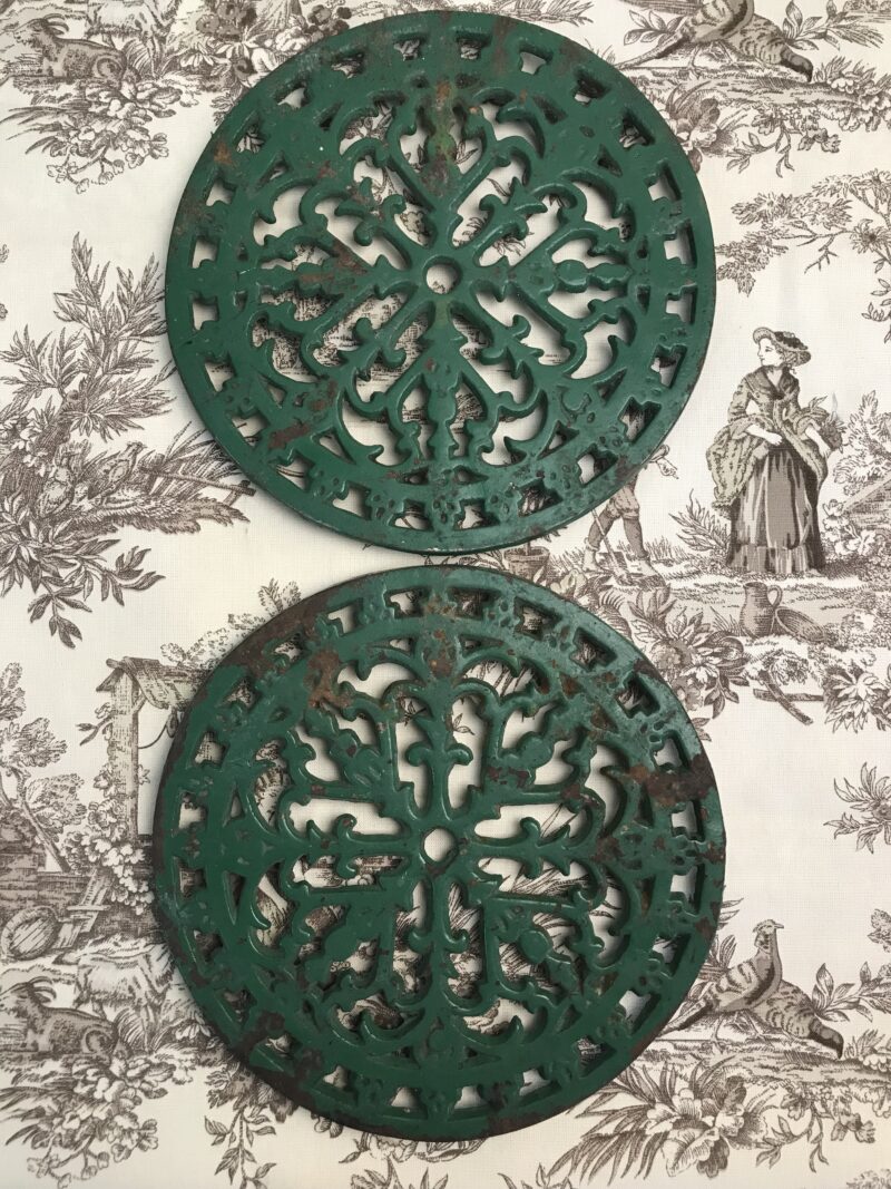 dessous de plat ancien en fonte