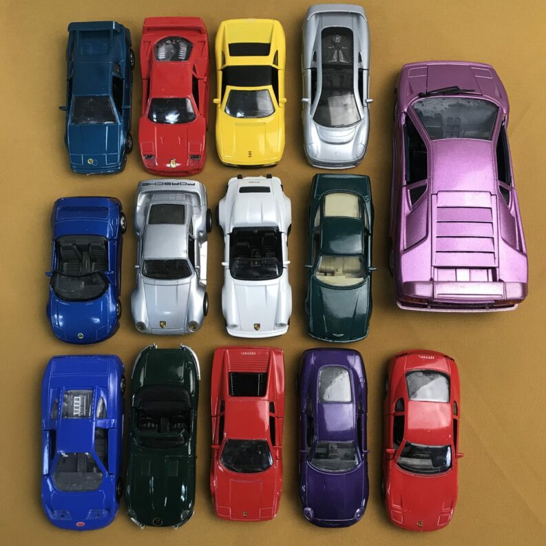 Lot de 14 voitures Maisto vintage