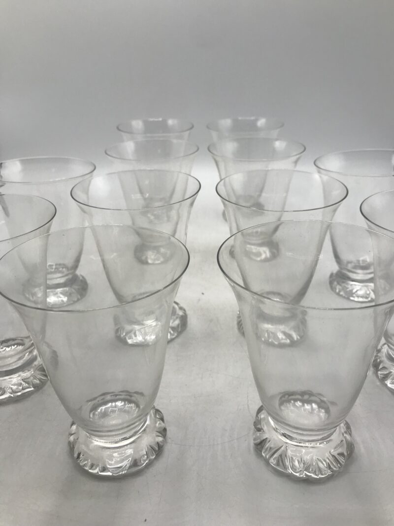 Service de 12 verres grand modèle cristal Daum – Image 8