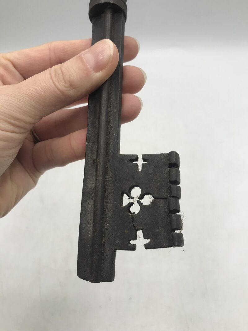 Lot de 3 anciennes clefs fer forgé – Image 4