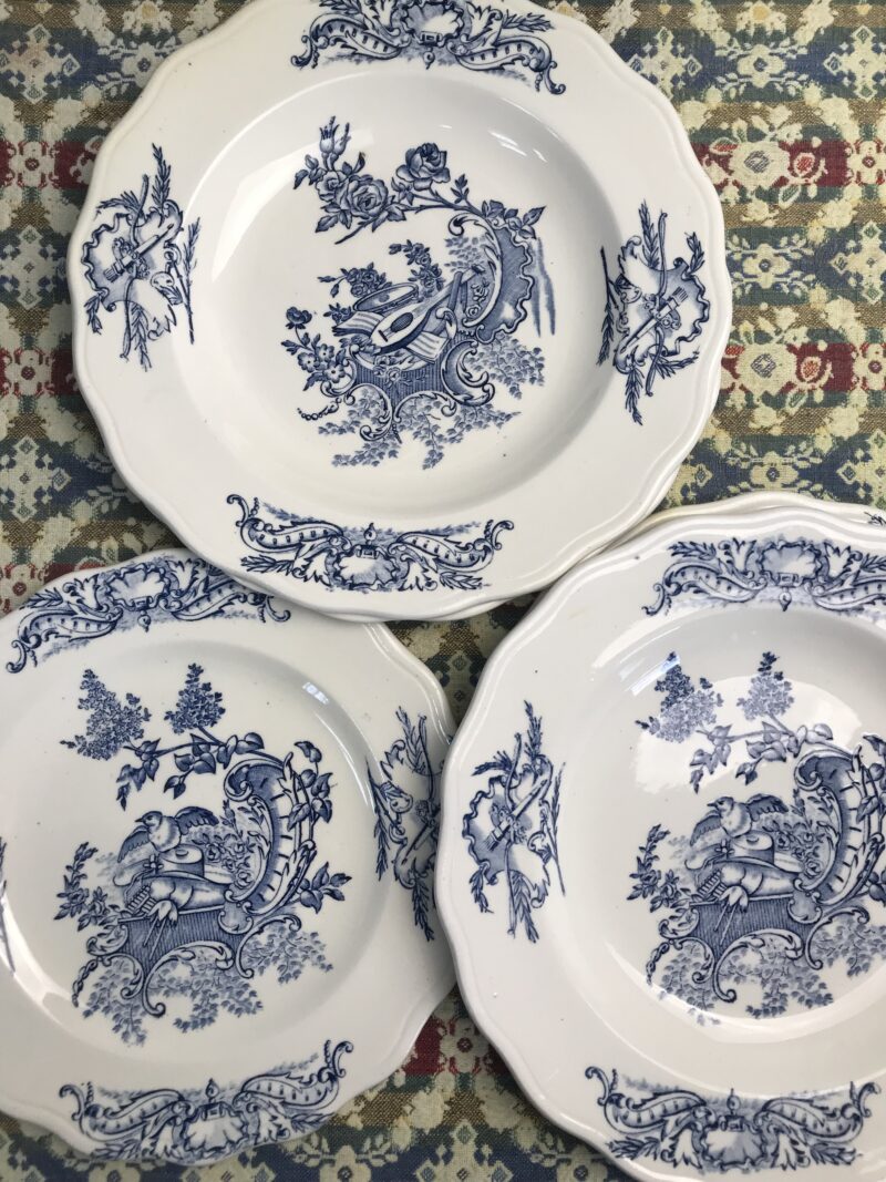 assiettes Terre de fer Louis XV