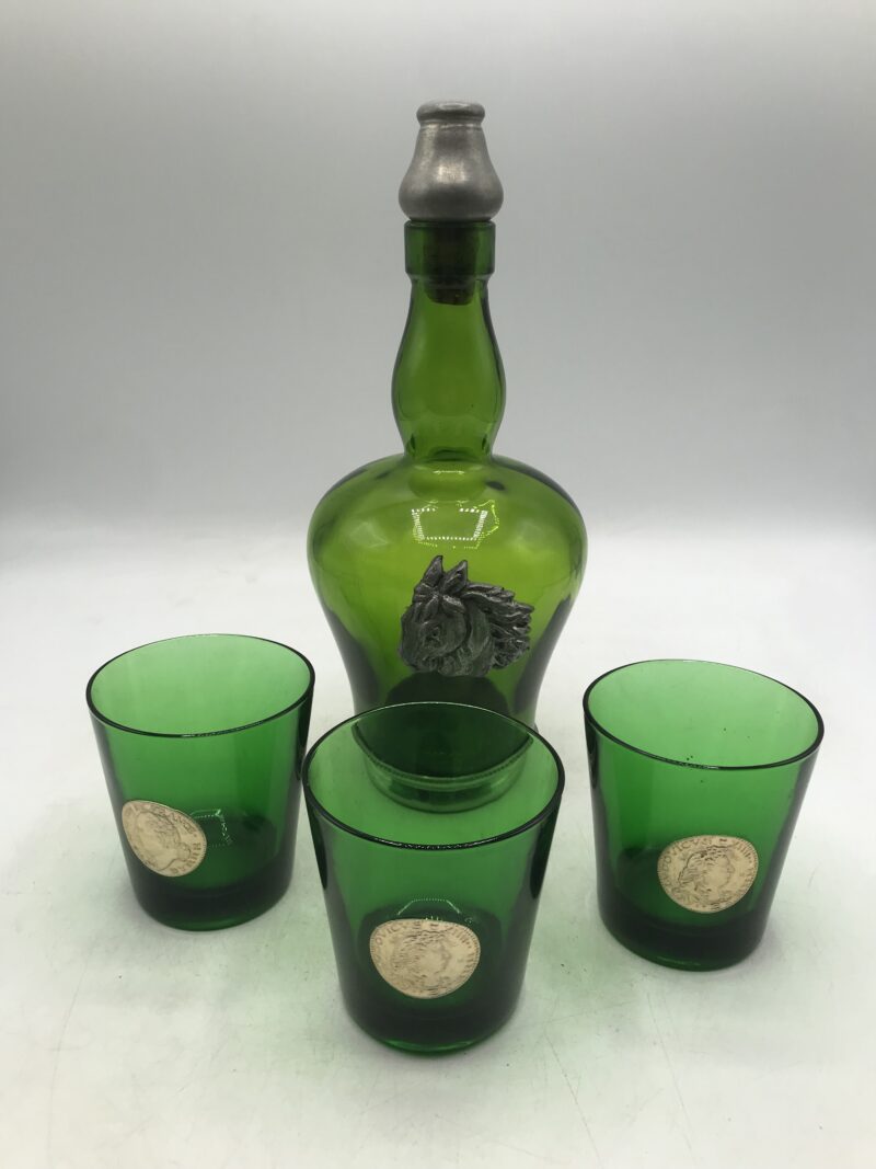 bouteille liqueur verte ancienne et verres Italiens