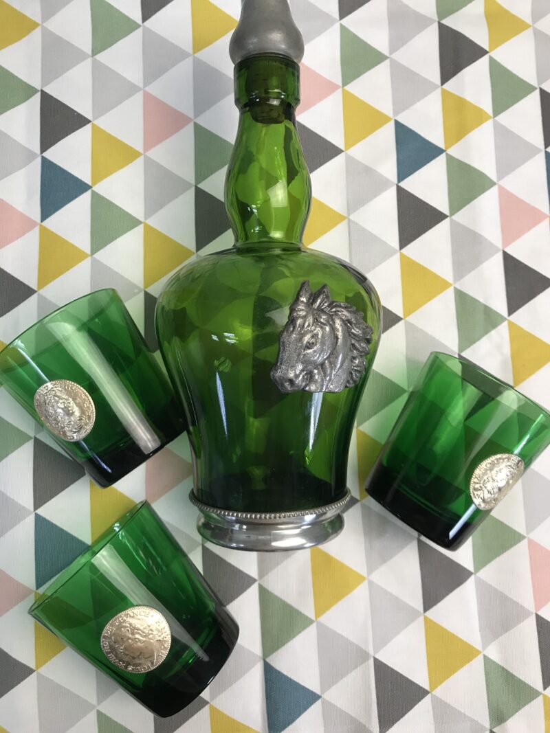 bouteille liqueur verte ancienne et verres Italiens