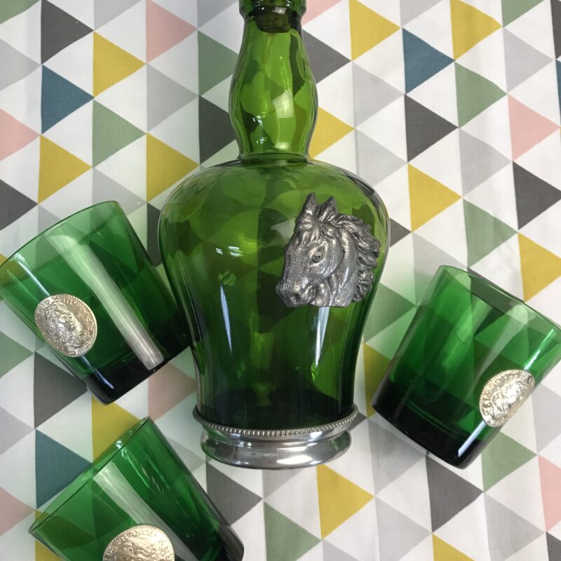 bouteille liqueur verte ancienne et verres Italiens