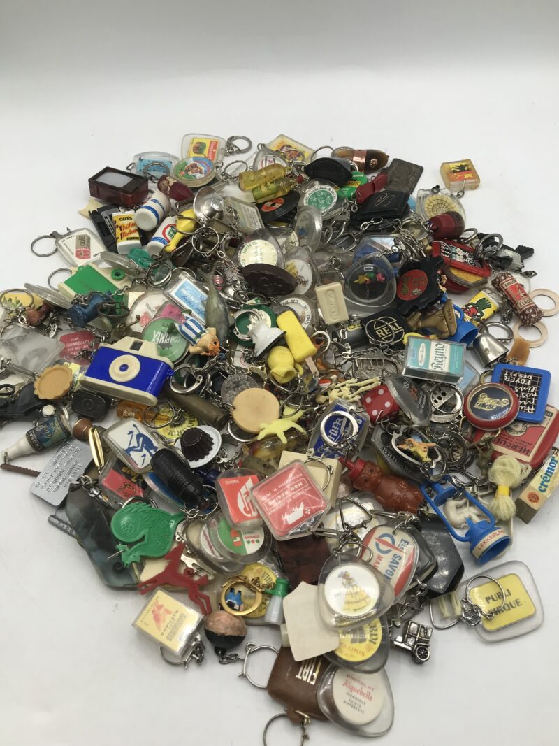 Collection de 180 portes clés vintage – Image 3
