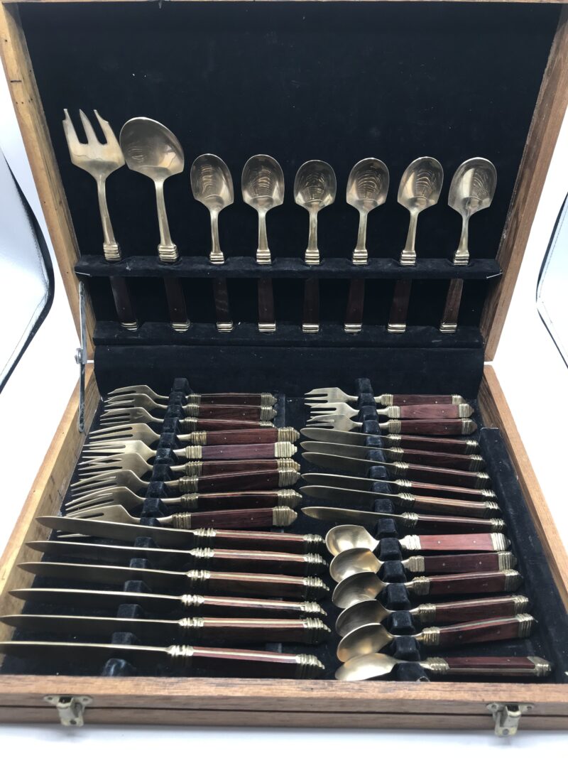 Ménagère complète en laiton et bois – Image 11