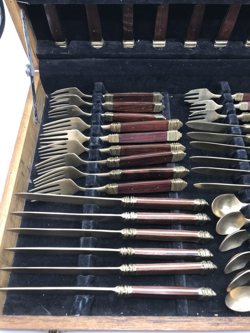 Ménagère complète en laiton et bois – Image 13
