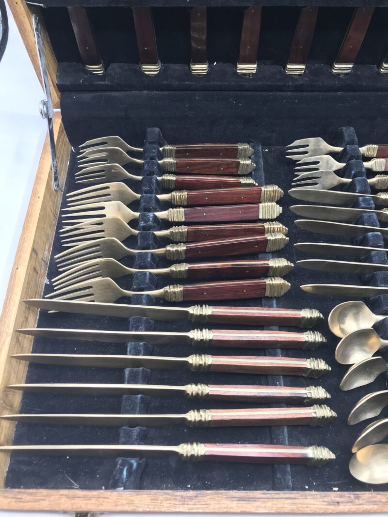 Ménagère complète en laiton et bois – Image 14