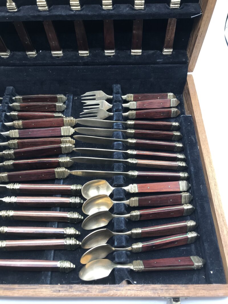 Ménagère complète en laiton et bois – Image 15