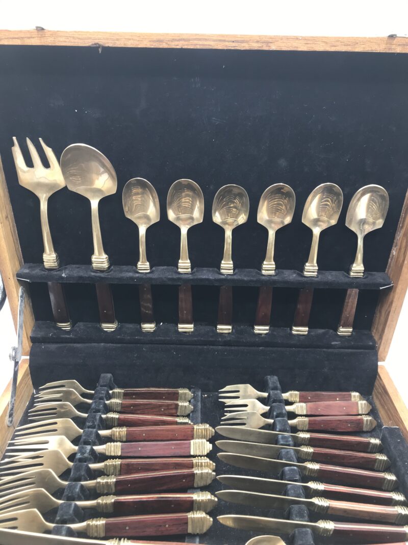 Ménagère complète en laiton et bois – Image 3