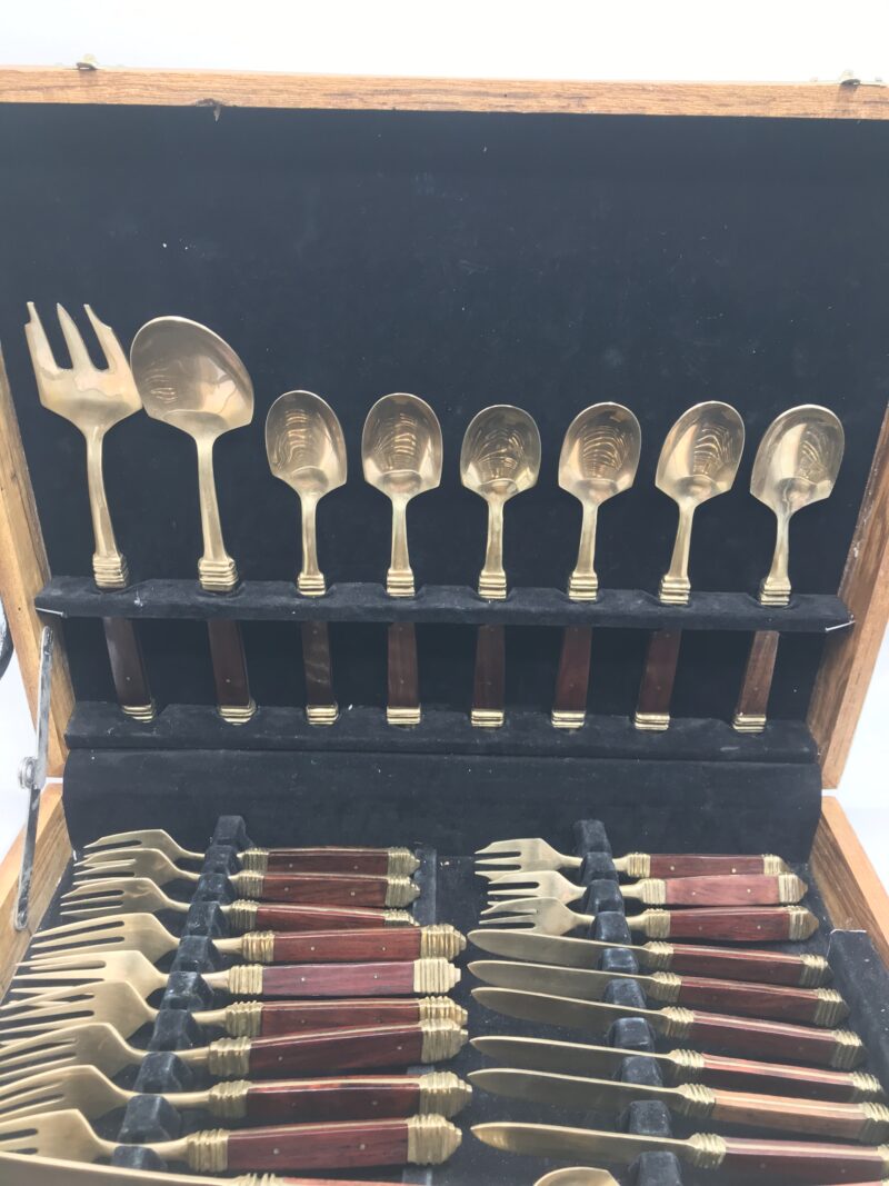 Ménagère complète en laiton et bois – Image 4