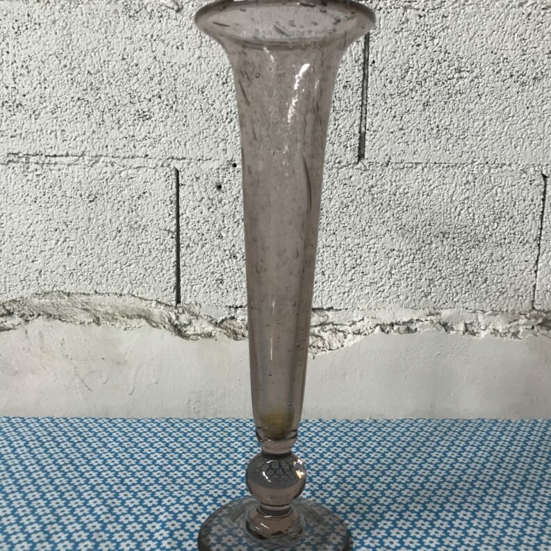 vase rose en verre de biot