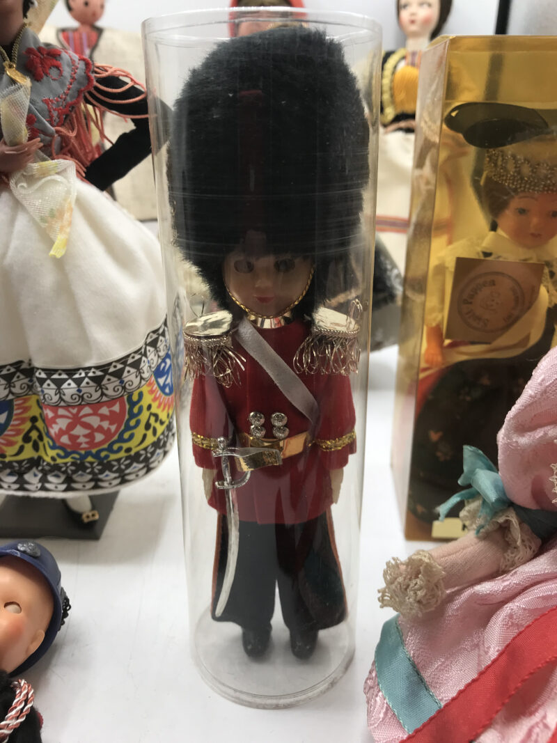Lot 1 collection de poupées de voyage – Image 19