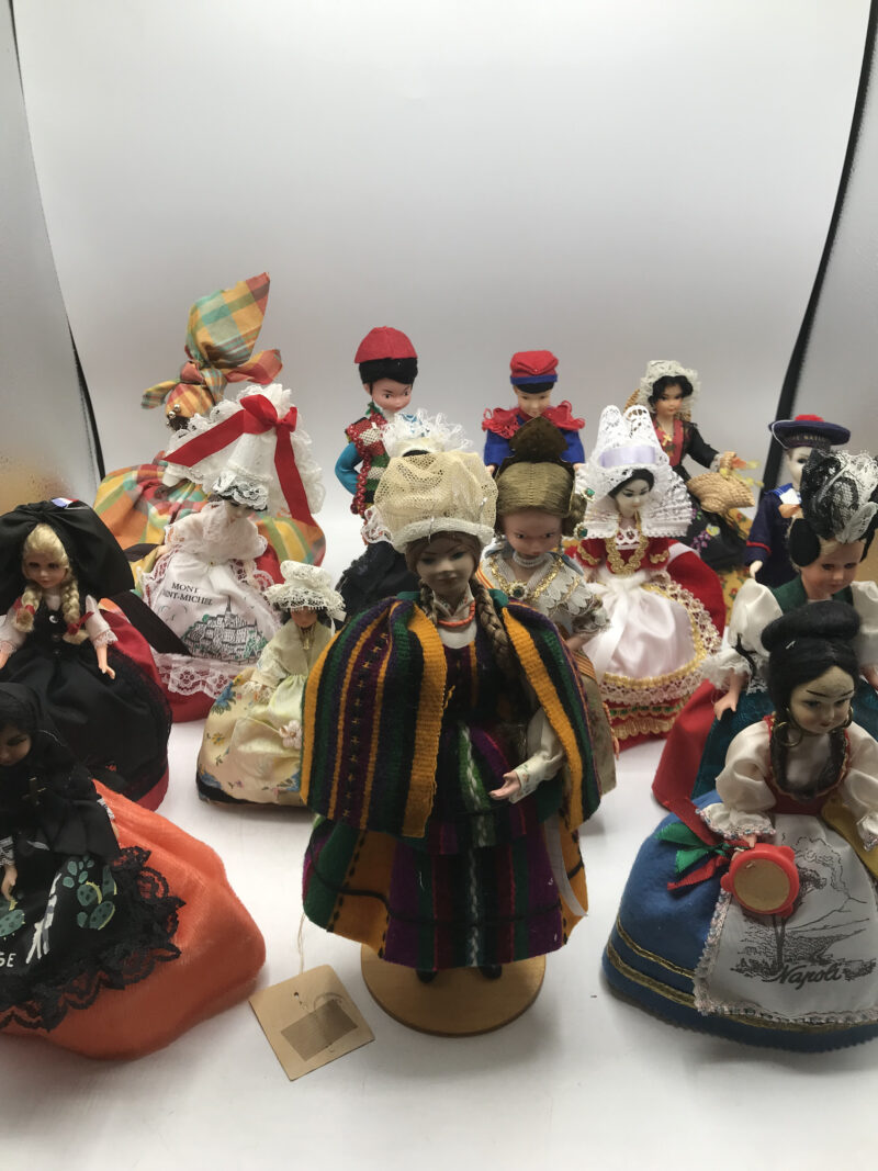 Lot 1 collection de poupées de voyage – Image 29