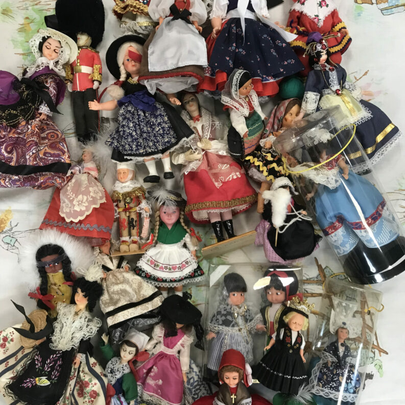 lot n°2 poupées voyages