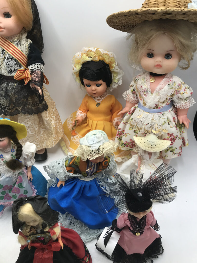 AEVVV Lot de 10 poupées gigognes en bois vierge – Personnes à pinces