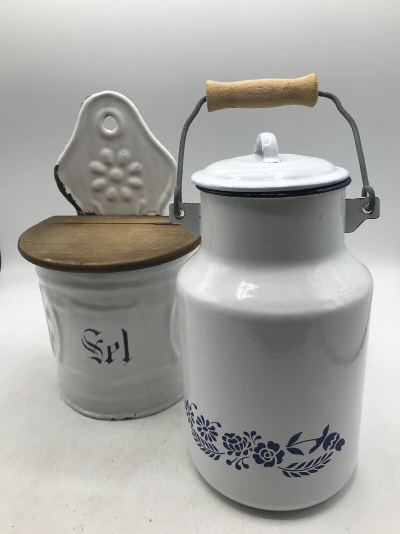 Lot de deux pièces en émail blanc – Image 3