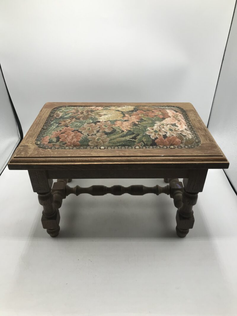 Petit tabouret point de croix vintage – Image 7