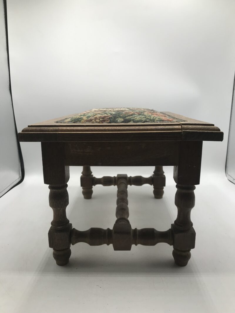 Petit tabouret point de croix vintage – Image 4