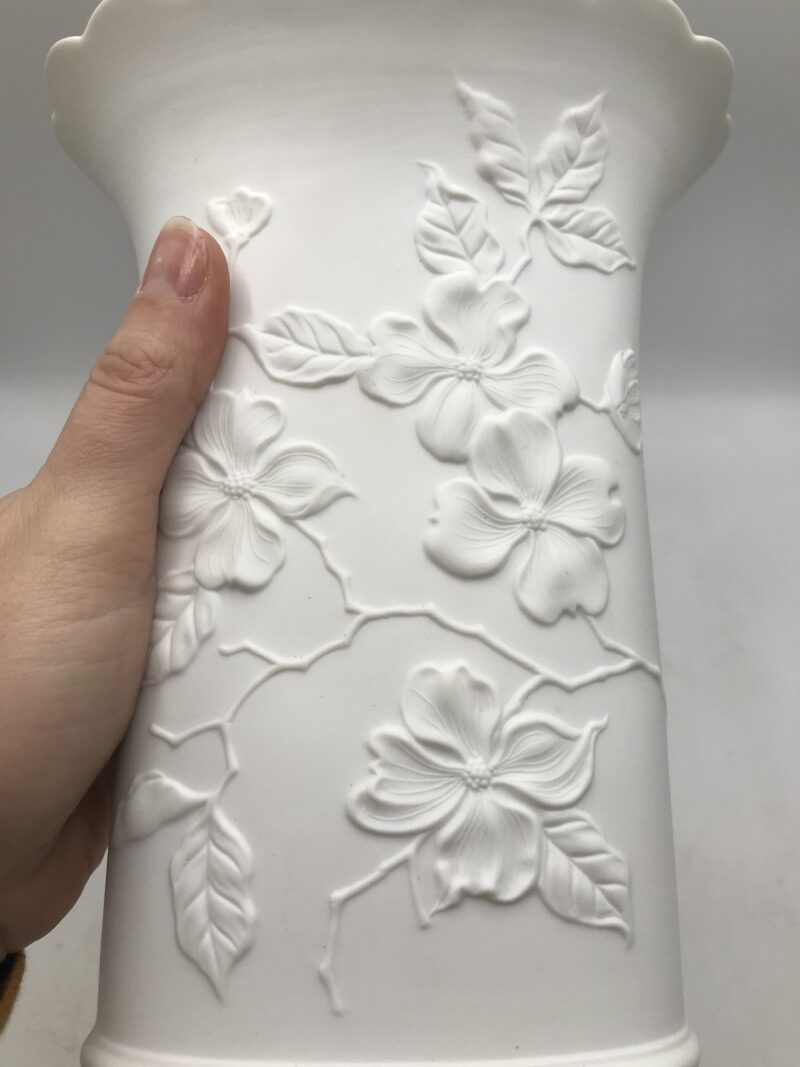 Vase en biscuit décor floral – Image 4